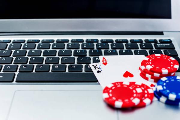 Analyzing Your Gameplay: Improving Your Poker QQ Skills